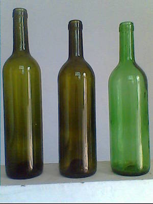 古典綠酒瓶與墨綠酒瓶 紅酒玻璃瓶的生產(chǎn)與藝術(shù)